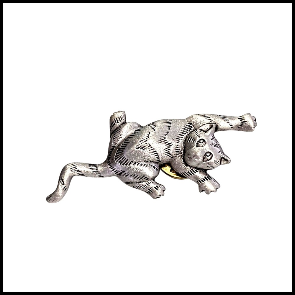 JJ Climbing Cat Pin Brooch Silver Tone Cute Kitten Kitty Jewelry
